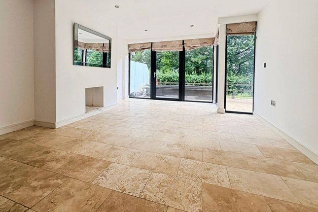 5F, Woodridge, Bridgend photo 3