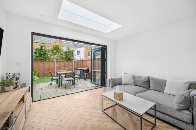 32, Wellesley Road, Gloucestershire photo 4