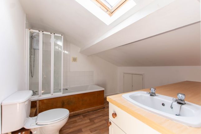 Flat 3 Rose Garden, Whaddon Drive, Cheltenham photo 4