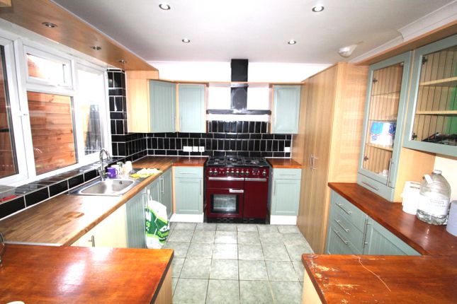 Parkfield Avenue, Uxbridge photo 3