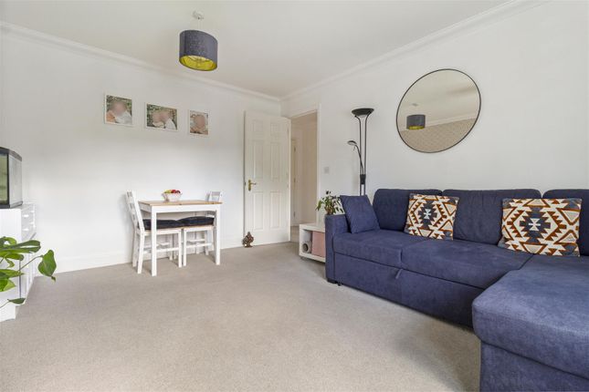 Flat 7, Montague House, Grand Avenue, Worthing photo 4