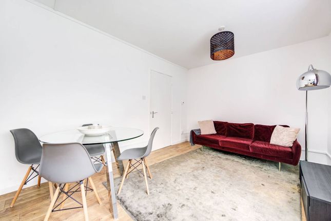 Flat to rent in Romily Court, Fulham, London