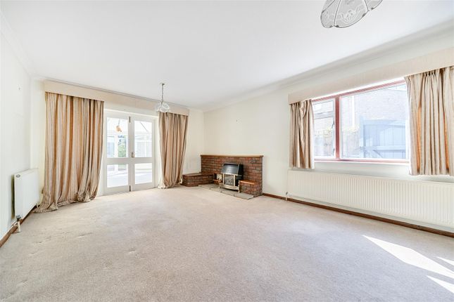 26, Kevins Drive, Yateley photo 3