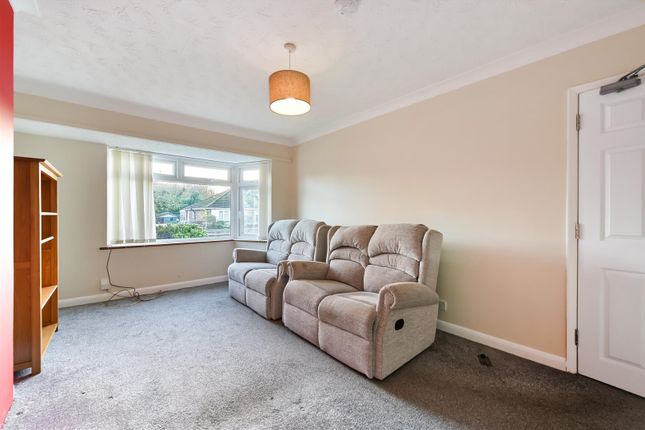 82, The Crescent, Andover photo 3