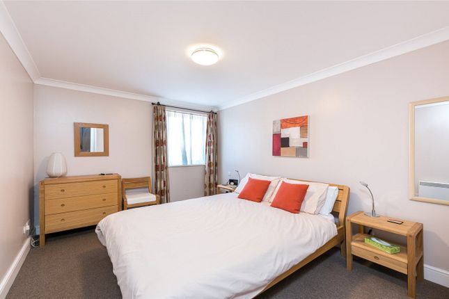 301 Waterspring Court, 108, Regency Street, London photo 3