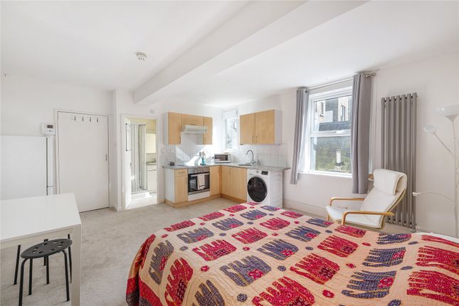 H/L, 94, St. Georges Square, London photo 4