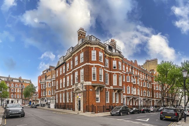 Triplex to rent in Draycott Place, London