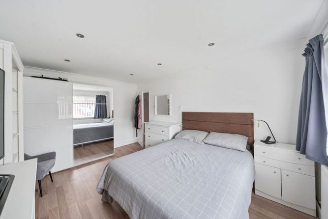 8 New Barn Avenue, Wigan photo 4