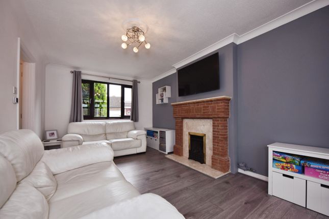 34, Gladden Fields, Chelmsford photo 4