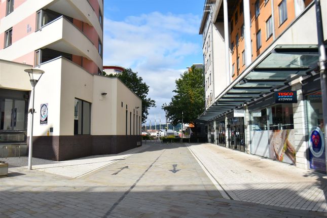 Flat for sale in Cathedral Walk, Bristol