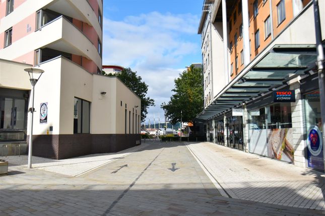 Thumbnail Flat for sale in Cathedral Walk, Bristol