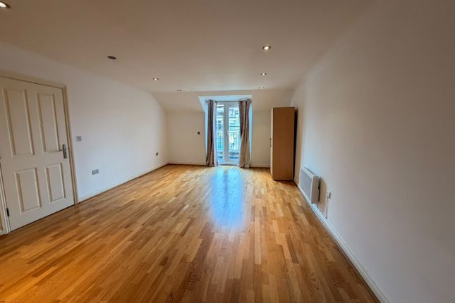Flat 3, Penshurst Gardens, Edgware photo 2