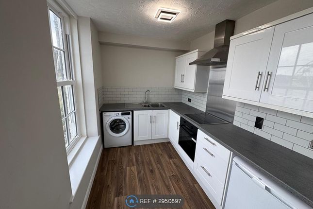 Flat   Prospect Place, Scarborough photo 5