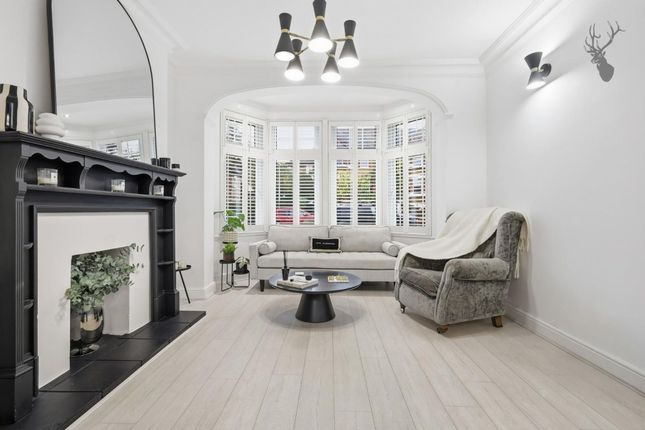 7 Queens Road, Loughton photo 2
