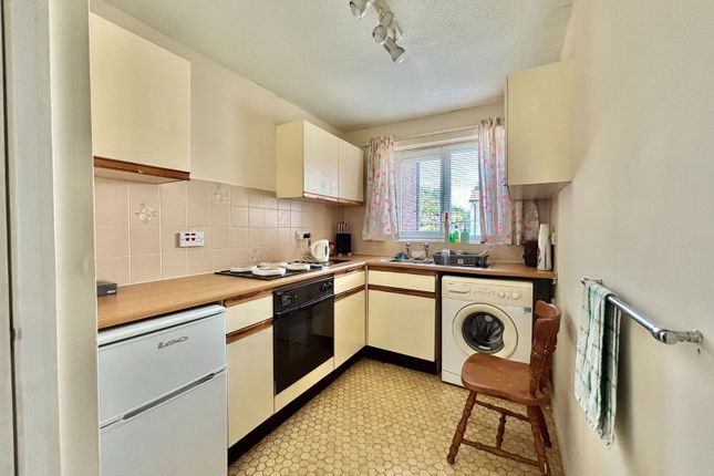 58, Pebble Court, Paignton photo 2