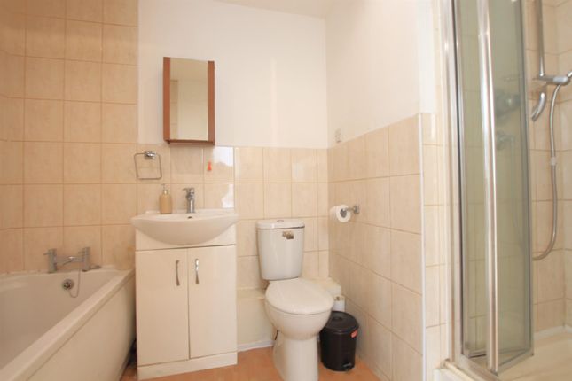 Flat for sale in Dominion Close, Hounslow