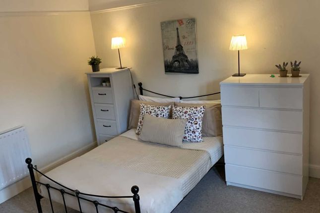 Room to rent in Farnham Road, Onslow, Guildford