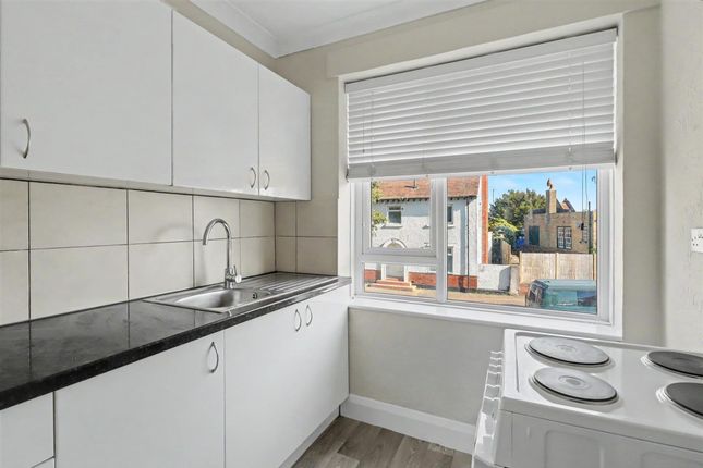 24 South Street, Lancing photo 3