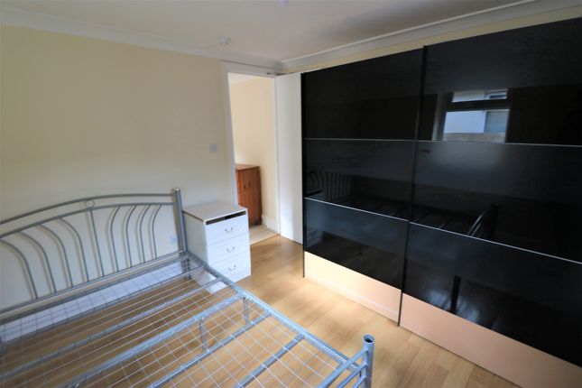 Flat to rent in Murchison Road, London