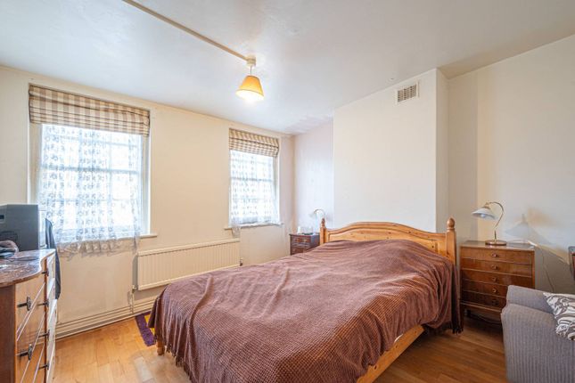 Thumbnail Flat for sale in Aeroville, Colindale, London