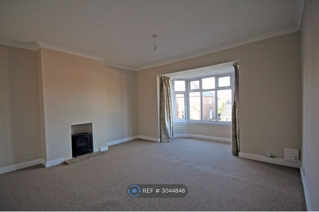 A Manor Drive North, York photo 2