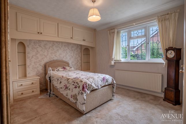 64 Rectory Avenue, Rochford, Essex photo 4