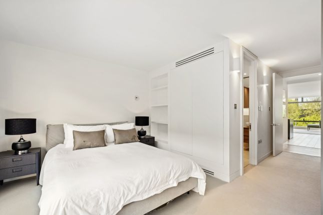 Flat for sale in Albert Embankment, Lambeth