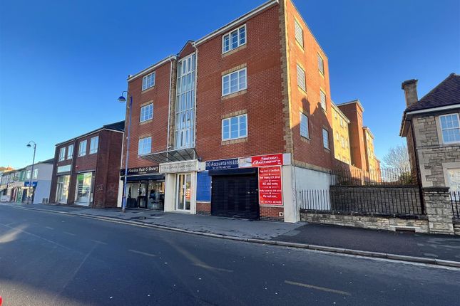 Thumbnail Flat for sale in Cricklade Road, Swindon