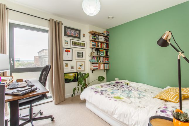 Flat for sale in Tweed Walk, London