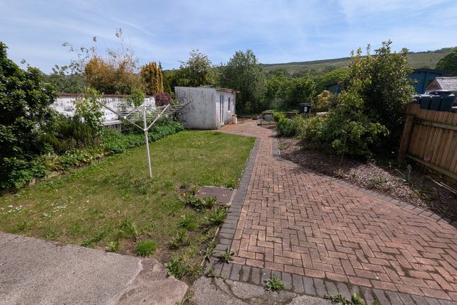 6, Rhydarw Terrace, Penycae photo 3
