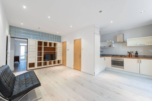 Thumbnail Flat to rent in Lower Ground Floor, Dancer Road, Parsons Green, London