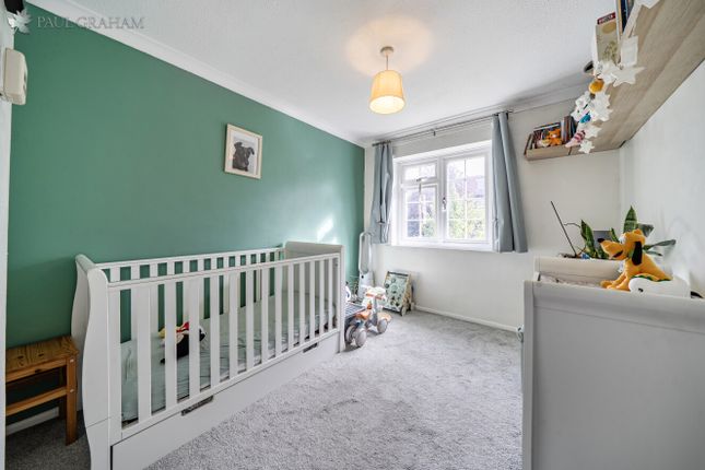 33, Sycamore Close, Carshalton photo 4