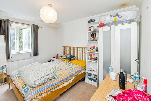 2-bed flat on Hulse Road, Southampton, £240,000