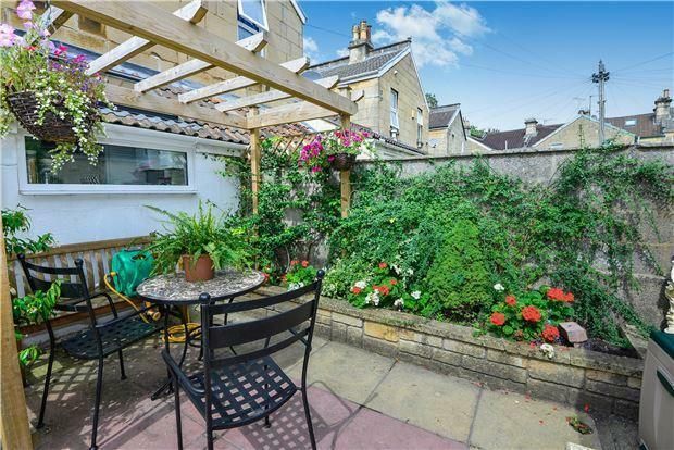 Terraced house to rent in Pulteney Terrace, Bath