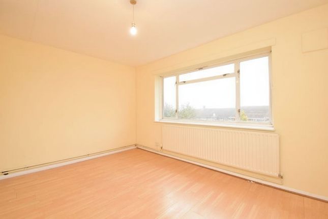 67 Compton Crescent, Northolt photo 4