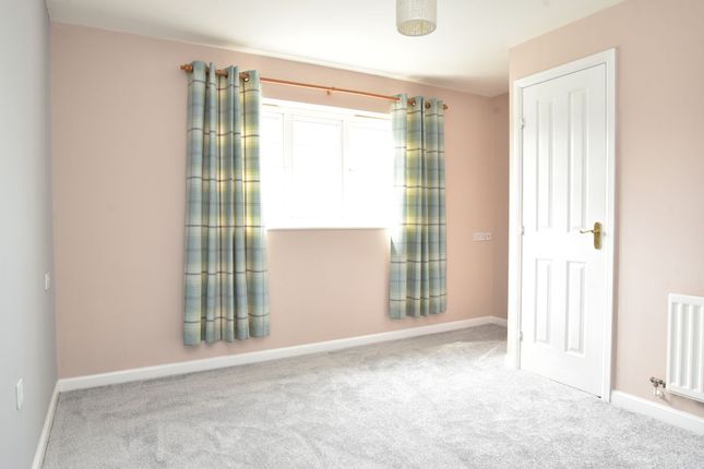 8 Clover Way, Harrogate photo 4