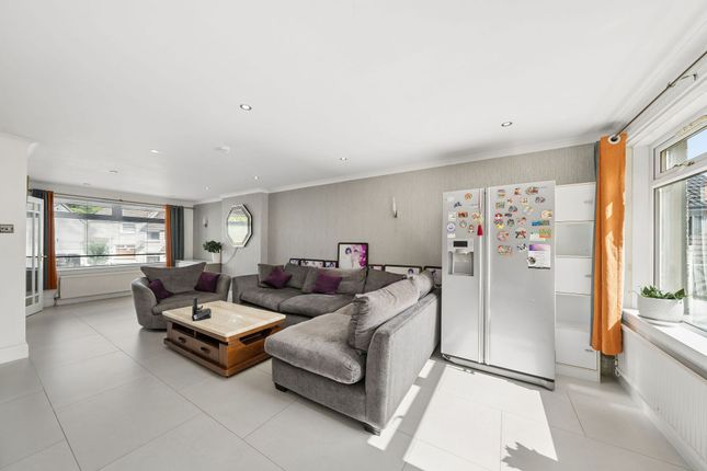 29 Balmoral Drive, Kirkcaldy photo 4