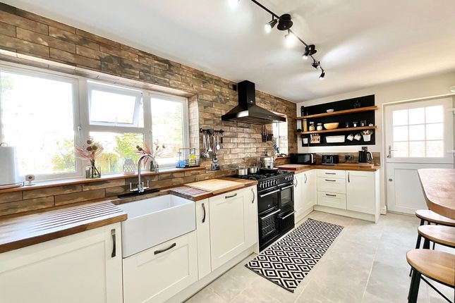 29 Glebe Gardens, Stoke-On-Trent photo 3