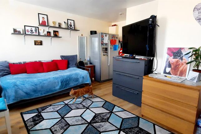 Flat to rent in Great Western Road, Maida Hill, London