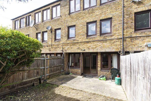 Maisonette to rent in Maysoule Road, London