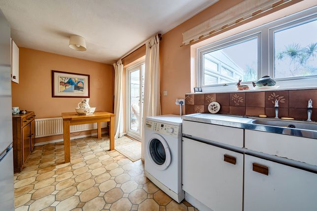 4 Sidlesham Close, Hayling Island photo 2