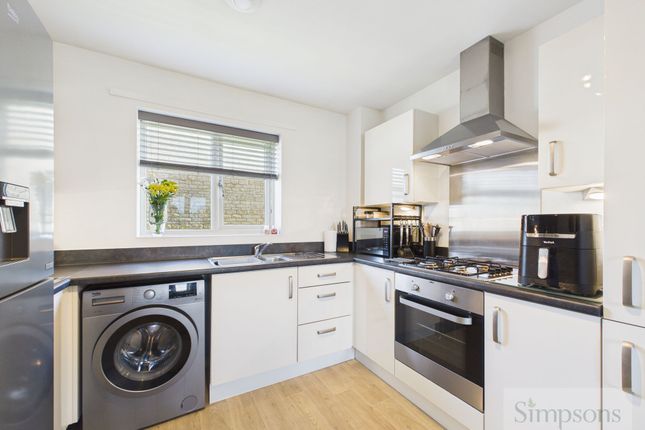 35 Mary Ellis Way, Witney photo 3