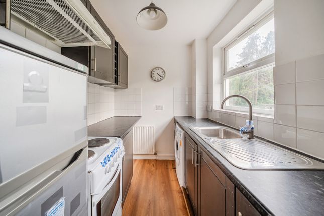 Flat 4, Harrogate Court, 80, Burnt Ash Hill, London photo 4