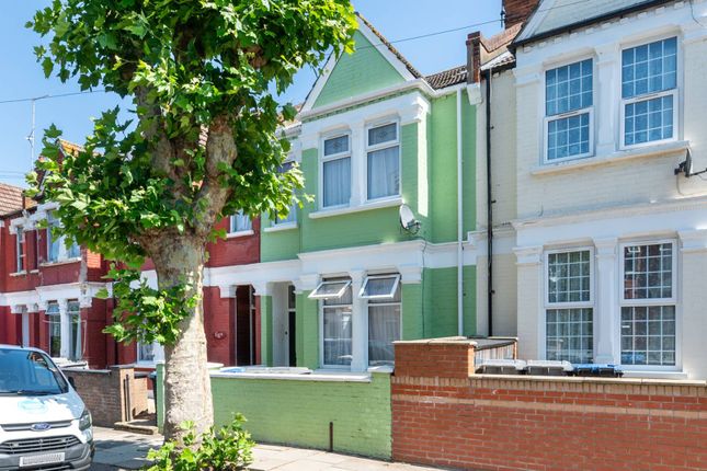 Flat for sale in Larch Road NW2, Willesden Green, London,