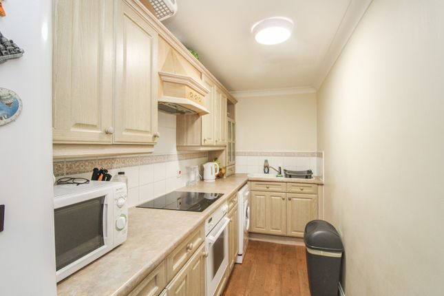 Flat for sale in Beverley Mews, Crawley, West Sussex.