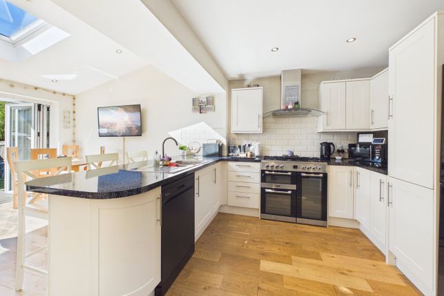15, Taylor Court, Worle, Weston-Super-Mare photo 4