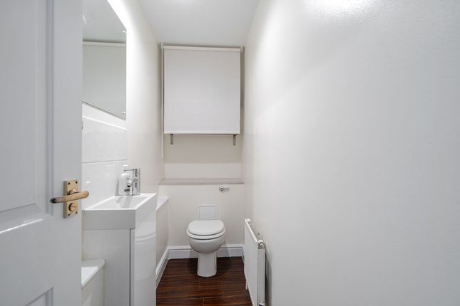 86, Grimsby Grove, London photo 4