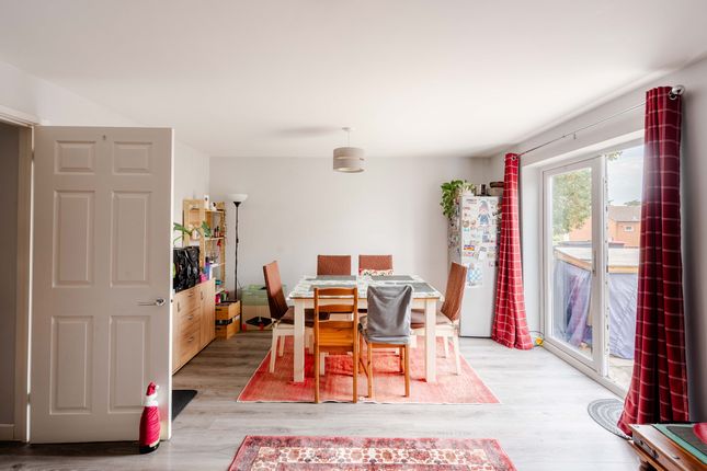 4 Grasmere Close, Bristol photo 4