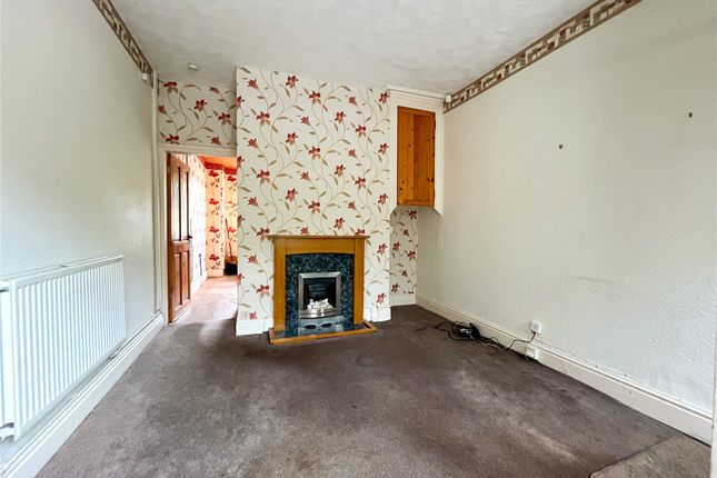 7, Oldham Road, Saddleworth photo 4