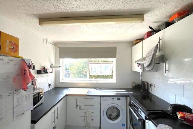 30, Hazelmere Close, Leatherhead photo 4